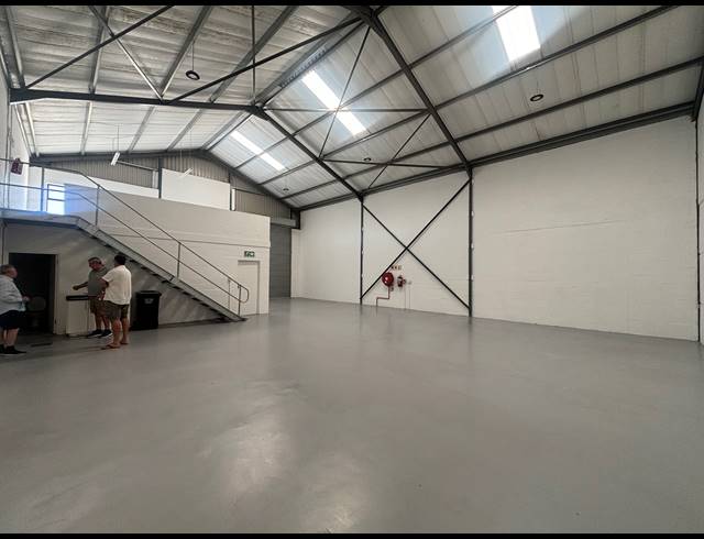 240M² WAREHOUSE TO LET IN FIRGROVE